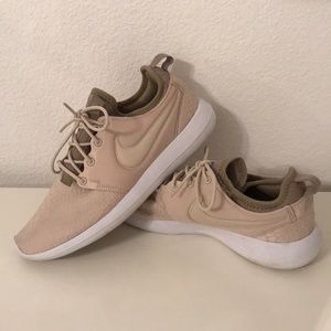 Roshe run beige Clearance